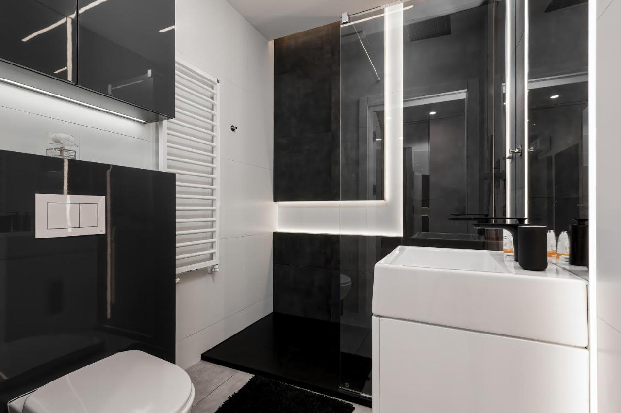 Apartment City Center Grzybowska By Renters Prestige Varsovie Extérieur photo
