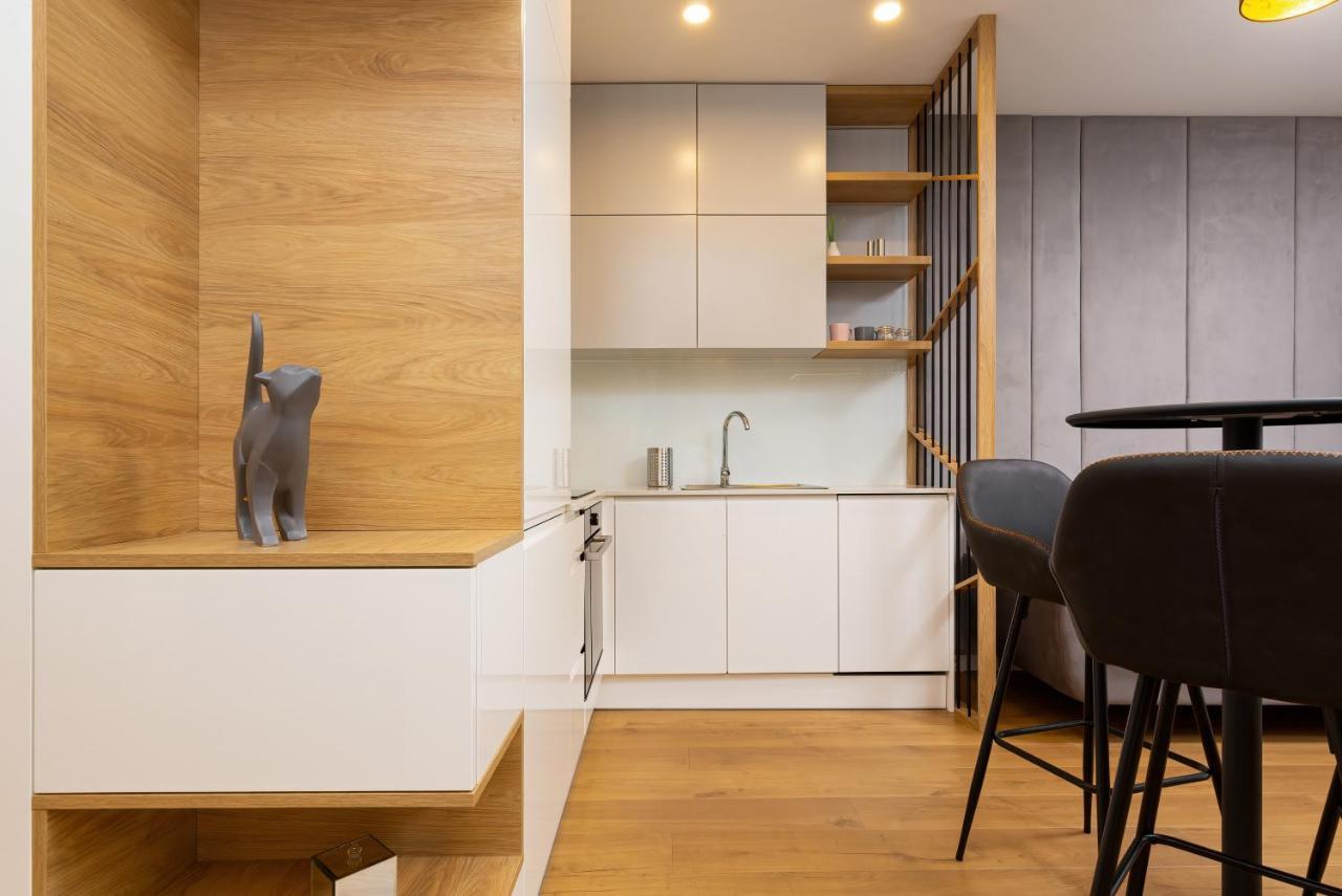 Apartment City Center Grzybowska By Renters Prestige Varsovie Extérieur photo